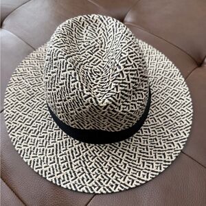 LOFT Black and Cream Patterned Women's Hat